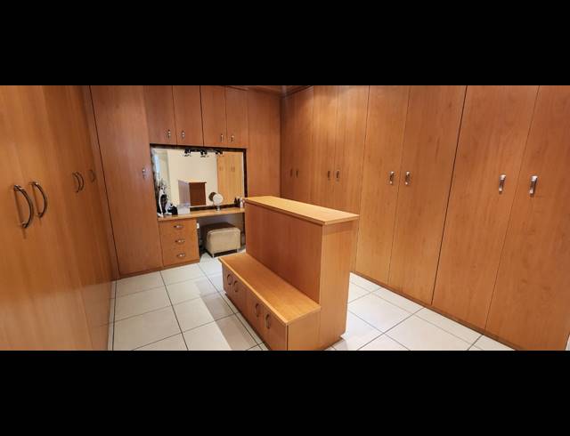 6 BEDROOM HOUSE FOR SALE IN NORTHDENE
